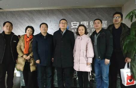 市、區(qū)科技局一行領(lǐng)導(dǎo)蒞臨參 觀指導(dǎo)